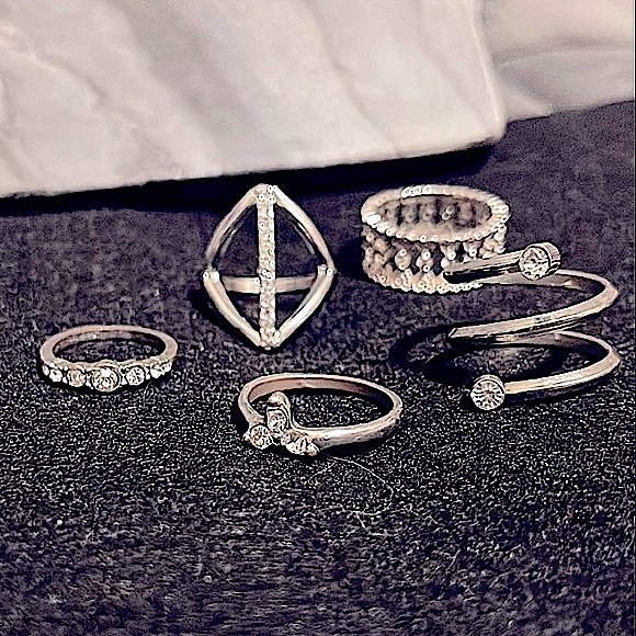 (2 for $10) 6 Used Silver tone & plated Rings w/ sim Diamonds - Picture 7 of 9